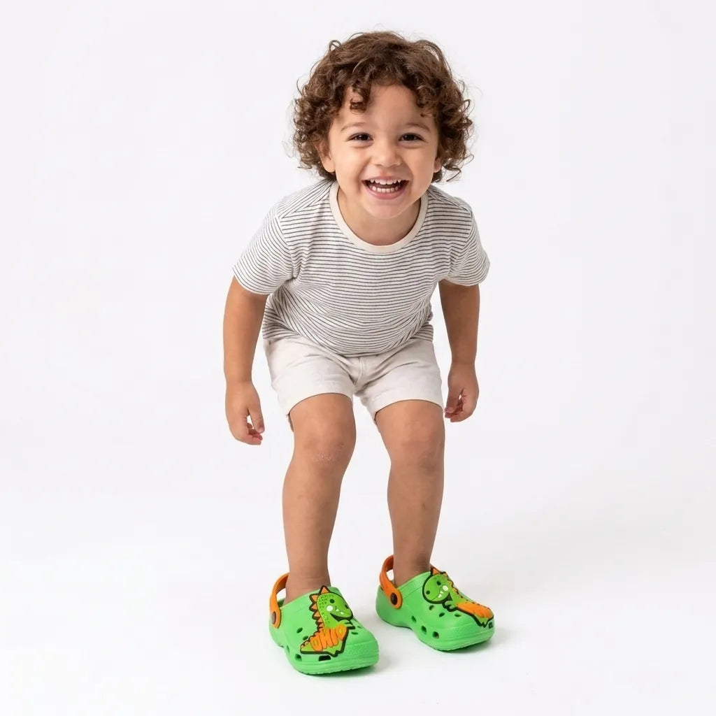 Babuche infantil leve e antiderrapante fundo branco