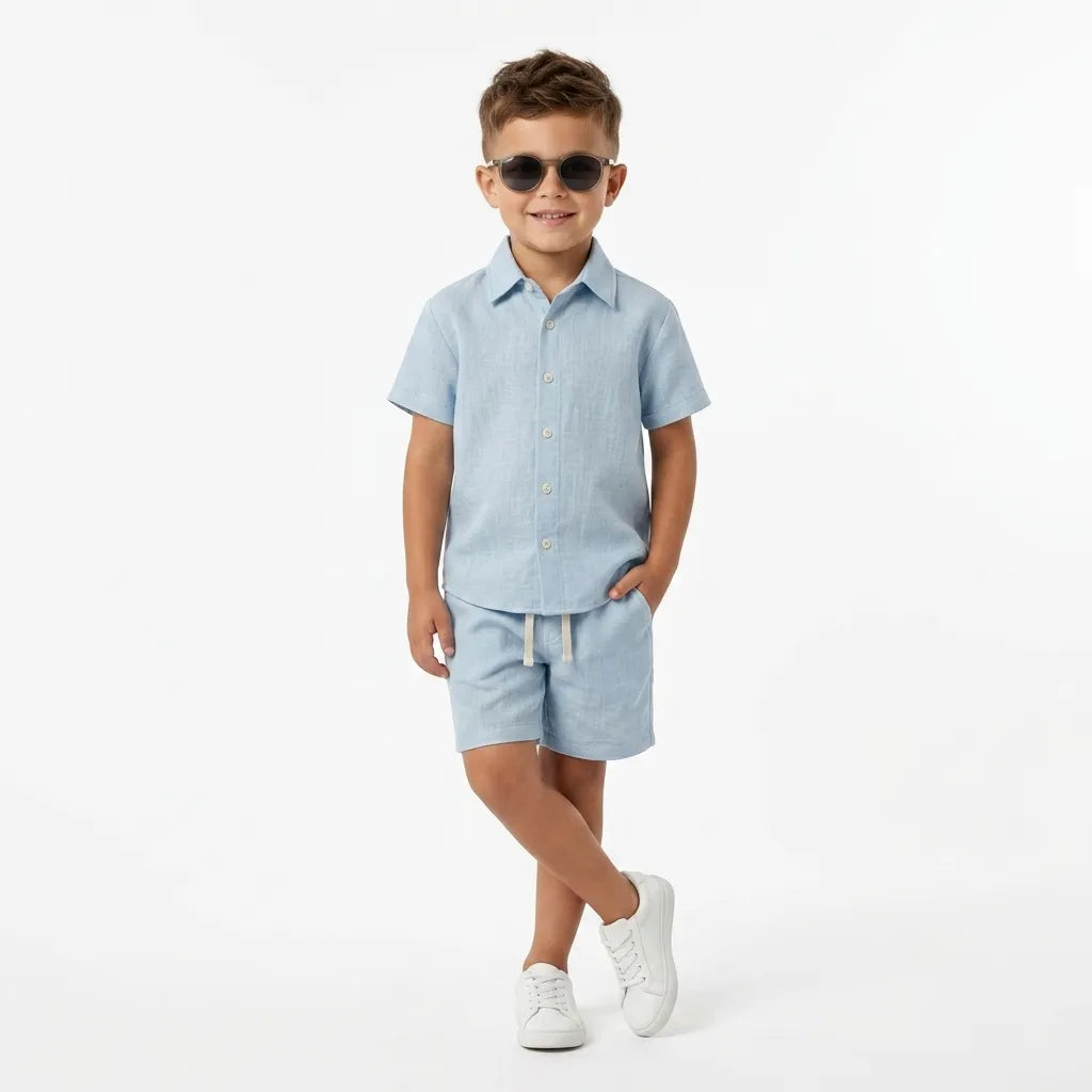 Menino usando conjunto infantil linho camisa e short - Azul - Dakakids
