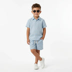 Menino usando conjunto infantil linho camisa e short - Azul - Dakakids