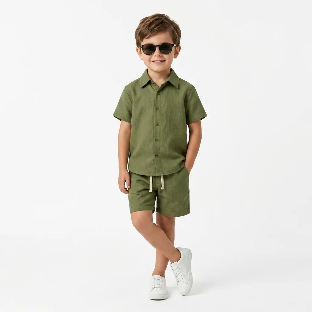 Menino usando conjunto infantil linho camisa e short - Verde - Dakakids